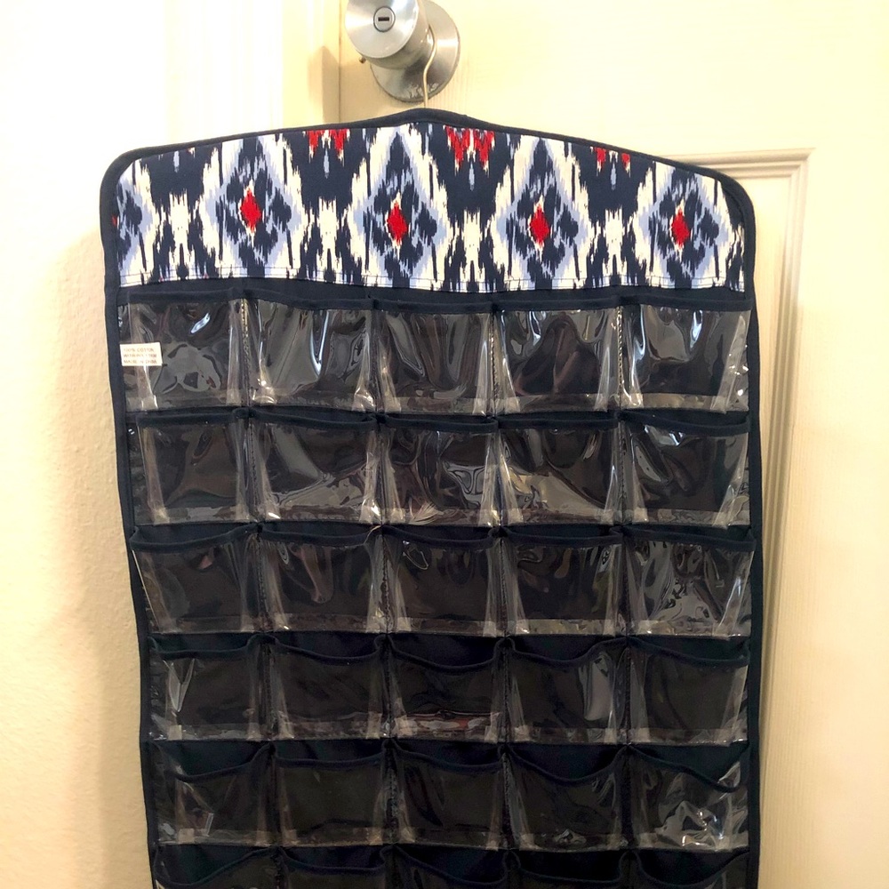 Hanging jewelry holder